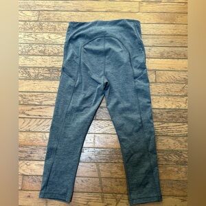 Athleta Ultimate Stash Pocket Capri Leggings Women’s Size Small Athletic Gray
